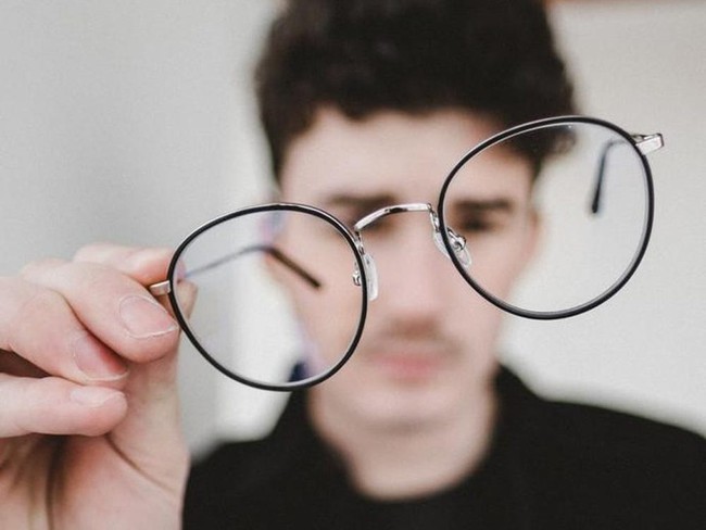Tất cả những gì bạn cần biết trước khi quyết định đeo kính cận thị - Ảnh 3.