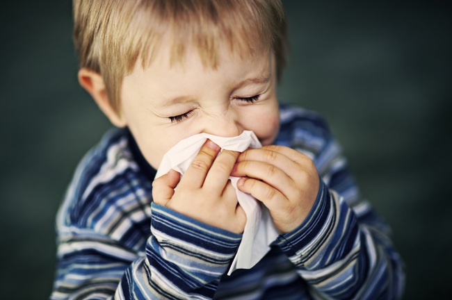 Trẻ bị ngạt mũi về đêm: Nguyên nhân và biện pháp phòng tránh hiệu quả - Ảnh 3.