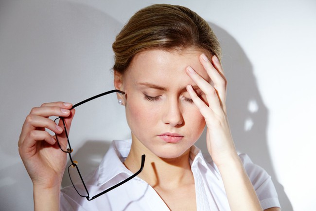 8 dấu hiệu cho thấy mắt không khỏe mạnh bạn cần đi khám bác sĩ ngay - Ảnh 1.