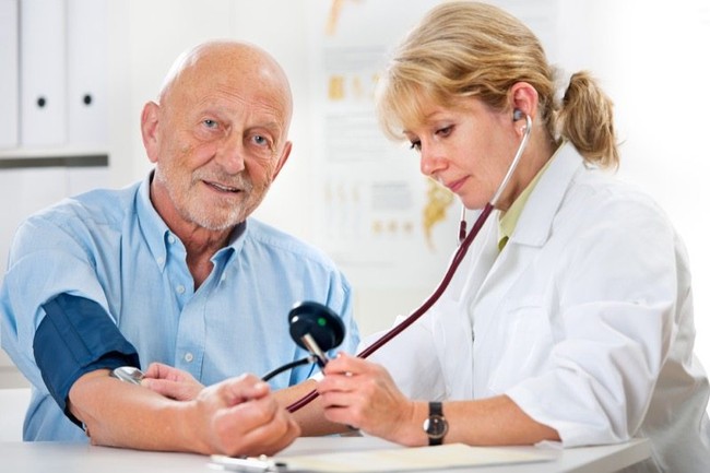Tìm hiểu chung về huyết áp và nhịp tim của người cao tuổi - Ảnh 3.