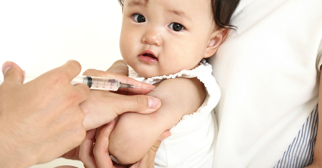 Tiêm vaccine để phòng tránh bệnh cảm cúm trong thời điểm giao mùa - Ảnh 2.