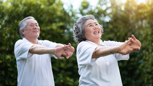 5 bài tập dưỡng sinh cho người cao tuổi giúp tăng cường sức khoẻ, tiêu trừ bệnh tật - Ảnh 1.
