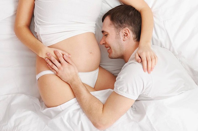 Có nên quan hệ khi mang thai? Những lưu ý để quan hệ an toàn khi mang bầu - Ảnh 2.