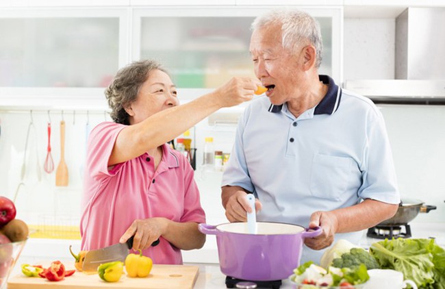 Tìm hiểu về thực phẩm tốt cho người già và chế độ dinh dưỡng người cao tuổi - Ảnh 2.