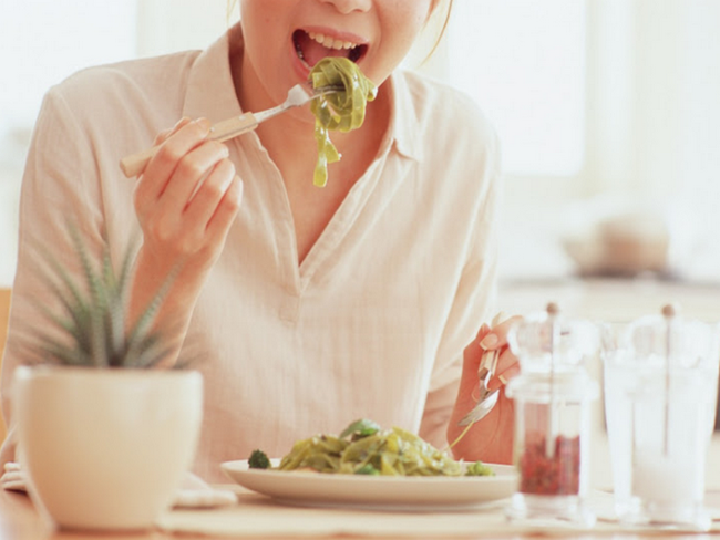 Ăn chậm, nhai kỹ đem lại những lợi ích nào cho sức khoẻ? - Ảnh 1.