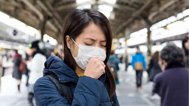 Tiếp xúc với khói bụi ô nhiễm trong thời gian ngắn cũng tăng nguy cơ mắc COVID-19 - Ảnh 1.