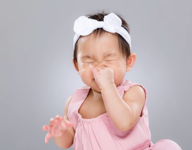 Trị bị nghẹt mũi nhưng không chảy nước mũi là do đâu? Cách xử lý nghẹt mũi cho trẻ đơn giản tại nhà - Ảnh 1.