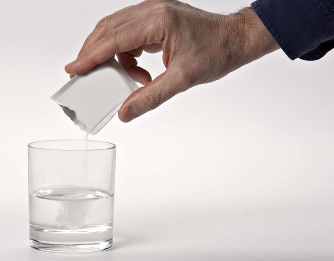 Phương pháp bù nước khi bị ngộ độc thực phẩm - Ảnh 3.