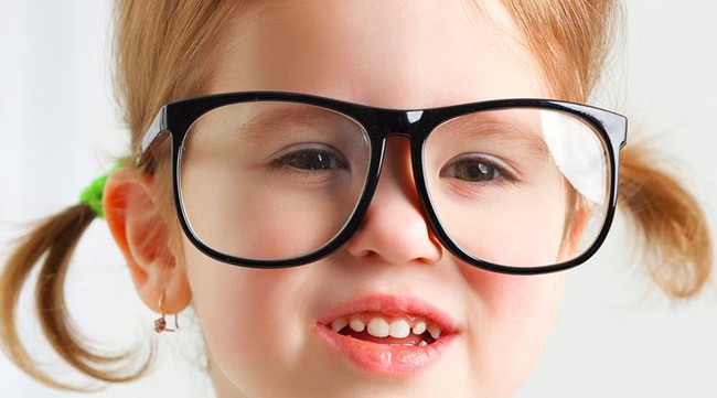 Dại mắt do đeo kính cận: Nguyên nhân và cách khắc phục hiệu quả - Ảnh 3.