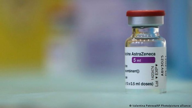 WHO trấn an việc vaccine Covid-19 xuất hiện tác dụng phụ, AstraZeneca lên tiếng về trường hợp đông máu - Ảnh 5.