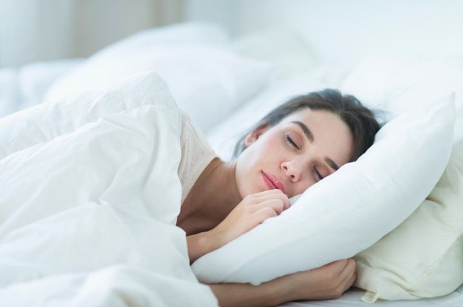 Ngủ nướng cuối tuần có thể ảnh hưởng đến tim, gây trầm cảm và nhiều vấn đề sức khỏe khác - Ảnh 5.
