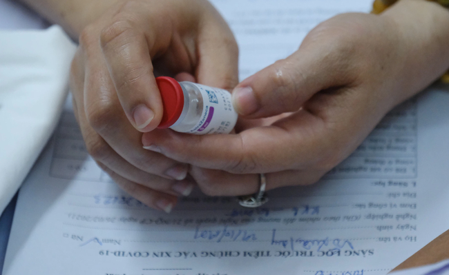 Bộ Y tế cảnh báo lừa đảo sản xuất, phân phối vắc-xin COVID-19 giả mạo tại Việt Nam - Ảnh 1.