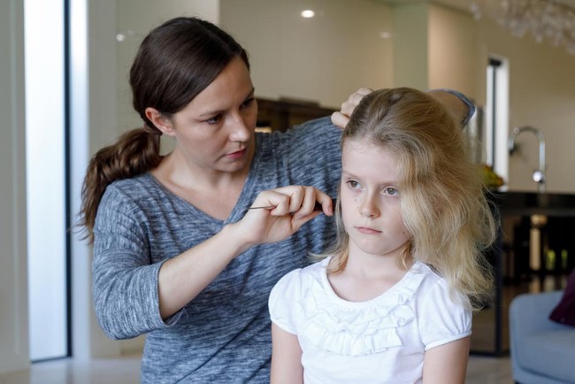 Trẻ em bị rụng tóc do bệnh lý, xử lý bằng cách nào? - Ảnh 3.