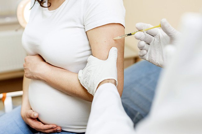 Tiêm vaccine ngừa COVID-19 cho phụ nữ mang thai
