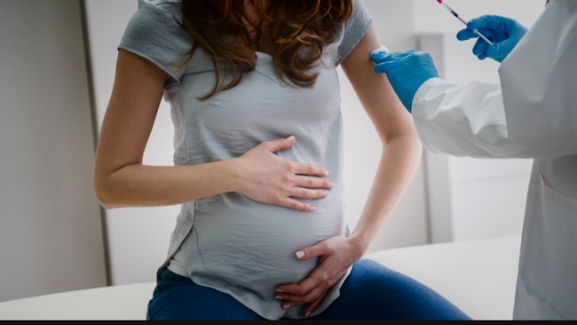 Biến thể Omicron ảnh hưởng như thế nào tới quá trình mang thai? - Ảnh 2.
