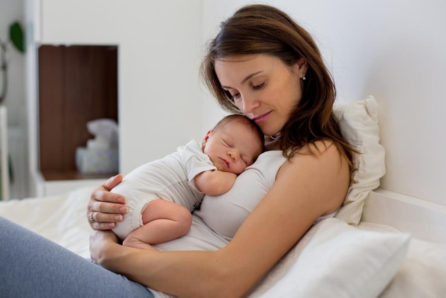 Phụ nữ bị nhiễm lạnh sau khi sinh và những điều cần biết để bảo vệ sức khỏe - Ảnh 4.