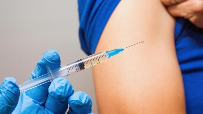 Đau nhức cánh tay sau tiêm vắc-xin covid-19