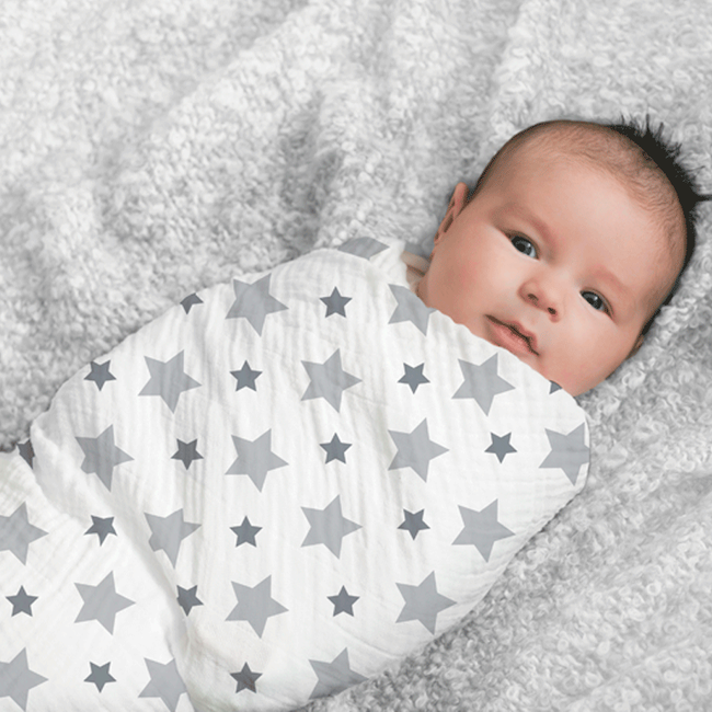 Có nên quấn chũn cho trẻ sơ sinh khi ngủ? Lưu ý gì khi quấn khăn cho trẻ - Ảnh 2.