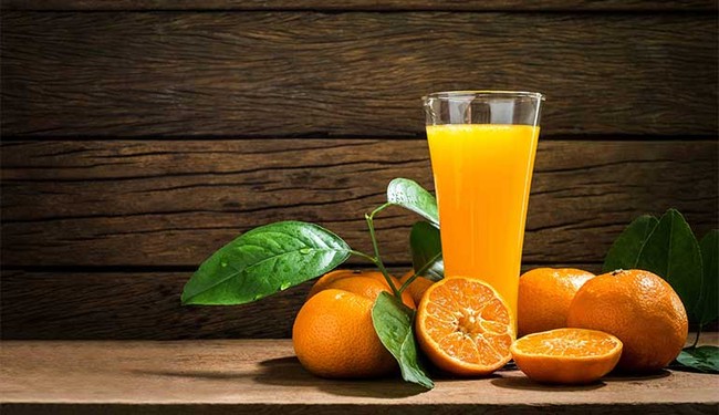 Sốt có nên uống nước cam không? Bị sốt virus nên ăn gì? - Ảnh 3.