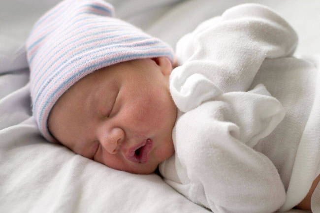 Trẻ sơ sinh bị viêm phổi: Những dấu hiệu cần biết - Ảnh 1.