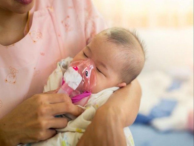 Trẻ sơ sinh bị viêm phổi: Những dấu hiệu cần biết - Ảnh 2.