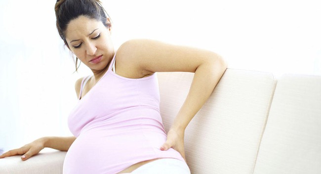 Nguyên nhân đau lưng khi mang thai tháng cuối ở bà bầu, tình trạng này có nguy hiểm không? - Ảnh 3.
