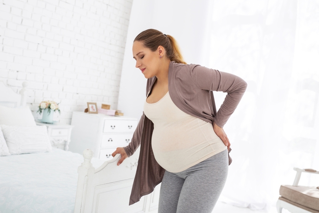 Nguyên nhân đau lưng khi mang thai tháng cuối ở bà bầu, tình trạng này có nguy hiểm không? - Ảnh 4.