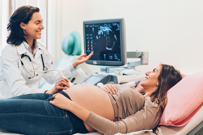 U nang buồng trứng khi mang thai có sao không? Ảnh hưởng đến sức khoẻ mẹ và bé thế nào? - Ảnh 3.
