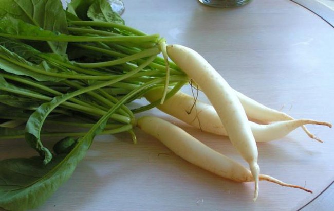 Thực hư quan niệm lá củ cải trắng có ăn được không - Ảnh 2.