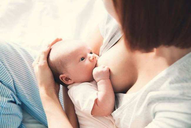 Mẹ bị mất sữa đột ngột phải làm sao? Bật mí những cách gọi sữa về hiệu quả nhất dành cho các mẹ - Ảnh 2.