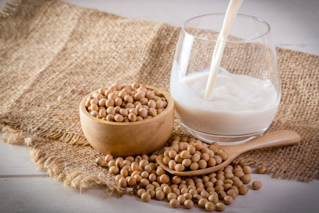 6 tác dụng của sữa đậu nành và một số lưu ý về sức khỏe - Ảnh 3.