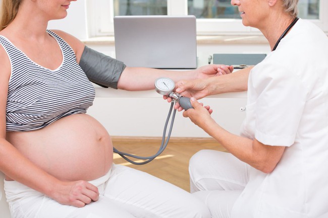Tăng huyết áp thai kỳ là gì? Dấu hiệu, cách điều trị và phòng tránh - Ảnh 3.