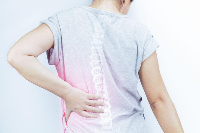 Thoát vị đĩa đệm cột sống thắt lưng: Nguyên nhân, dấu hiệu, các cấp độ và cách điều trị - Ảnh 2.