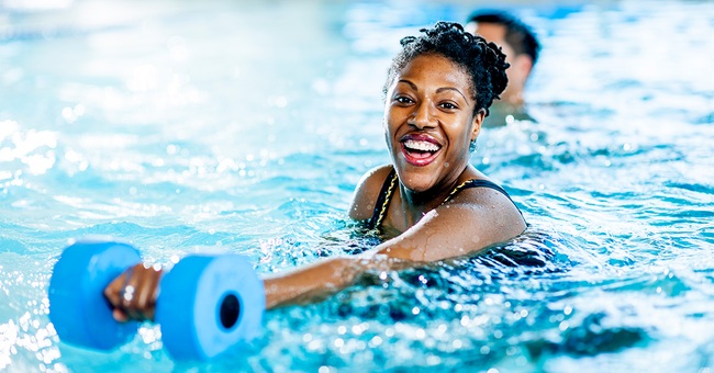 Cải thiện đau lưng mãn tính tốt hơn nhờ luyện tập dưới nước - Ảnh 3.