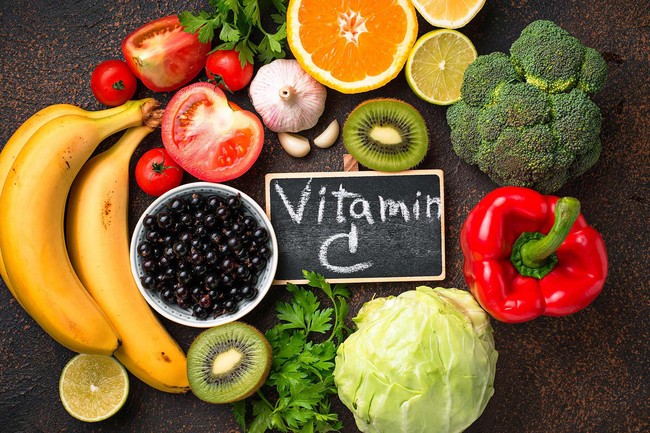 7 vitamin và khoáng chất giúp tăng cường sức khỏe cho người cao tuổi khi thời tiết chuyển lạnh - Ảnh 2.