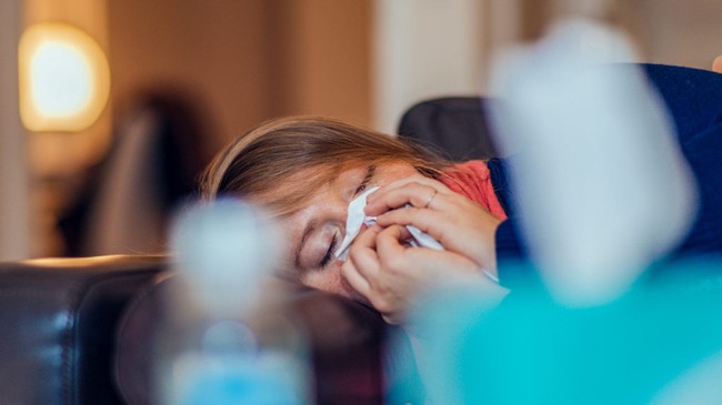 Triệu chứng sớm của bệnh cúm ở người lớn và trẻ em có gì khác biệt? - Ảnh 2.