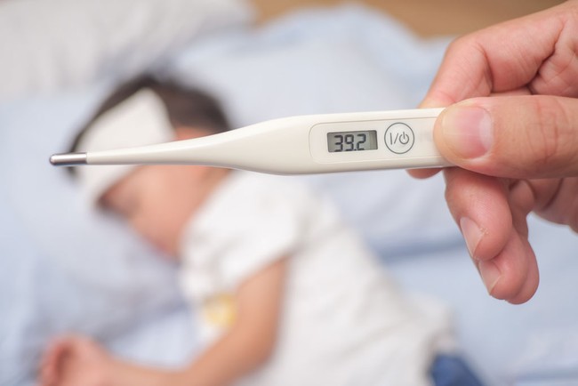 Nhiều trẻ ở Bắc Kạn sốt cao dương tính với cúm B. Vậy cúm B nguy hiểm như thế nào? - Ảnh 2.