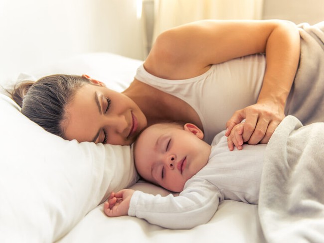 tại sao trẻ sơ sinh không chịu ngủ
