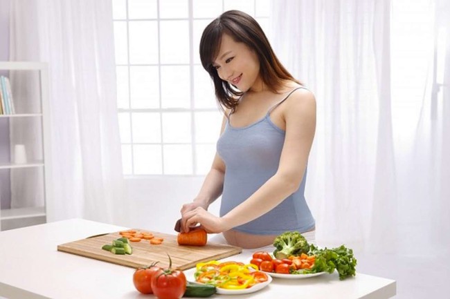 Chế độ dinh dưỡng khi mang thai lành mạnh giúp phòng tránh sinh con nhẹ cân - Ảnh 2.