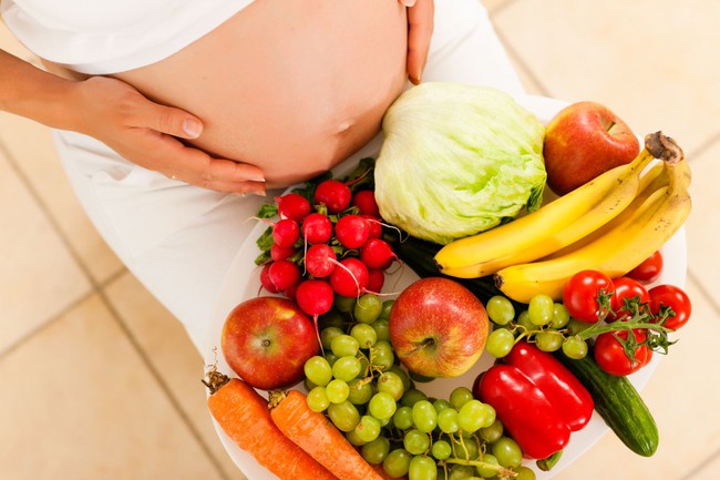 Chế độ dinh dưỡng khi mang thai lành mạnh giúp phòng tránh sinh con nhẹ cân - Ảnh 3.