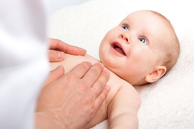 Trẻ sơ sinh 2 ngày không ị có sao không? Nguyên nhân và cách khắc phục - Ảnh 1.