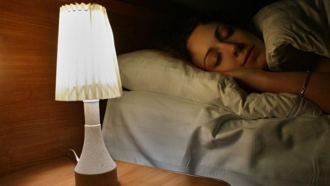Sử dụng đèn ngủ làm gia tăng nguy cơ mắc bệnh tiểu đường - Ảnh 1.