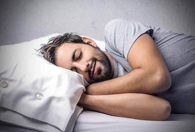 Tuổi trung niên nên ngủ bao nhiêu tiếng mỗi ngày? - Ảnh 1.
