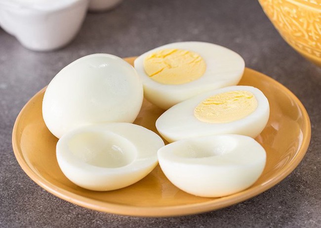 Lòng trắng trứng gà có tác dụng gì? Những tác dụng không ngờ của lòng trắng trứng tới sức khỏe và sắc đẹp - Ảnh 1.