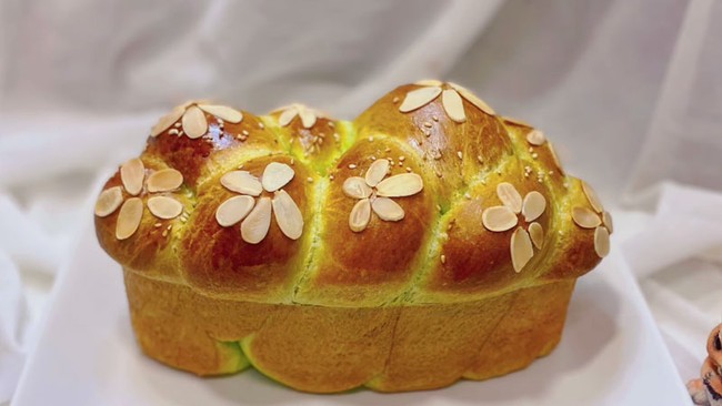 Bánh mì hoa cúc bao nhiêu calo? Những điều cần biết về bánh mì hoa cúc - Ảnh 2.