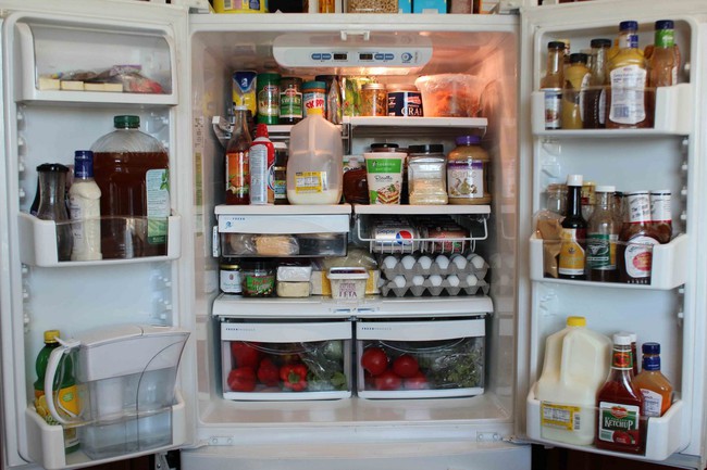 Sai lầm khi dùng tủ lạnh vào mùa hè gây ảnh hưởng sức khoẻ - Ảnh 1.
