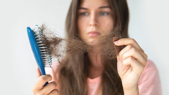 Rụng tóc ở tuổi dậy thì nguyên nhân và cách khắc phục