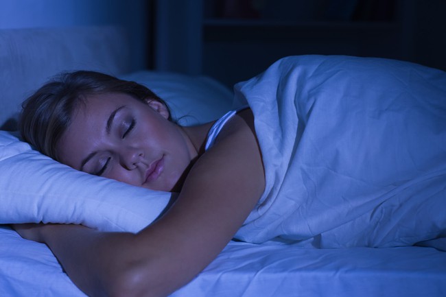 Giấc ngủ ngon giúp phòng tránh đột quỵ và bệnh tim - Ảnh 1.