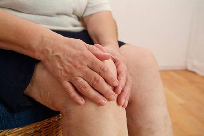 6 cách chữa đau khớp gối ở người già tại nhà cực đơn giản mà lại hiệu quả - Ảnh 3.