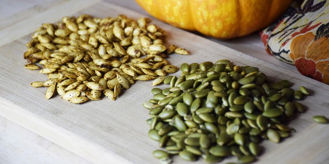 8 lợi ích sức khỏe của hạt bí ngô, món ăn vặt được ưa chuộng trong ngày Tết - Ảnh 2.